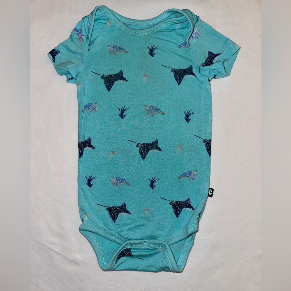Kyte “Eagle Ray” bodysuit size 3-6m